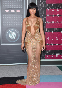 Nicki Minaji op feestje in transparante jurk